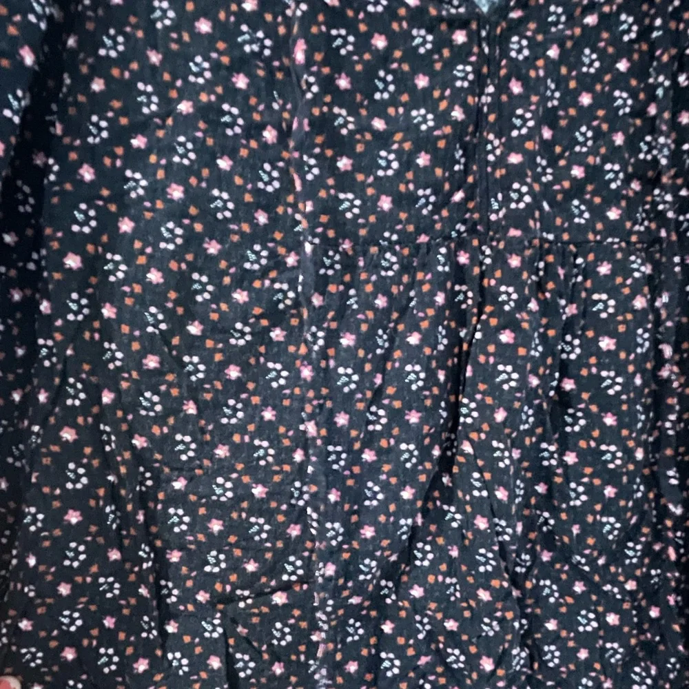 Universal Tread Patterned Top - Picture 3 of 6